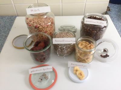 Haferflocken, Cornflakes, Trockenobst u.v.m. bekommen wir inzwischen in unverpackt-L&auml;den. 